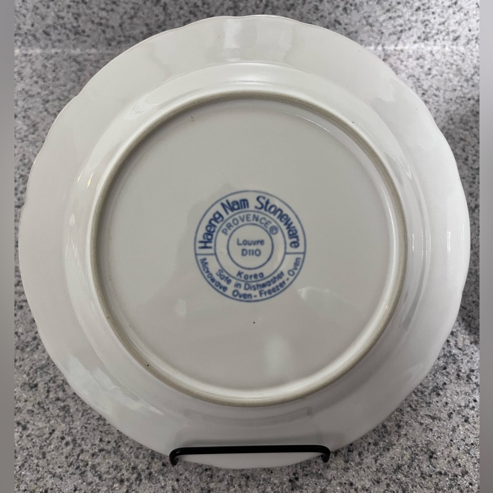 Haeng Nam Stoneware Blue and White Floral Plates Louvre Pattern. Set of 2. - Picture 5 of 7